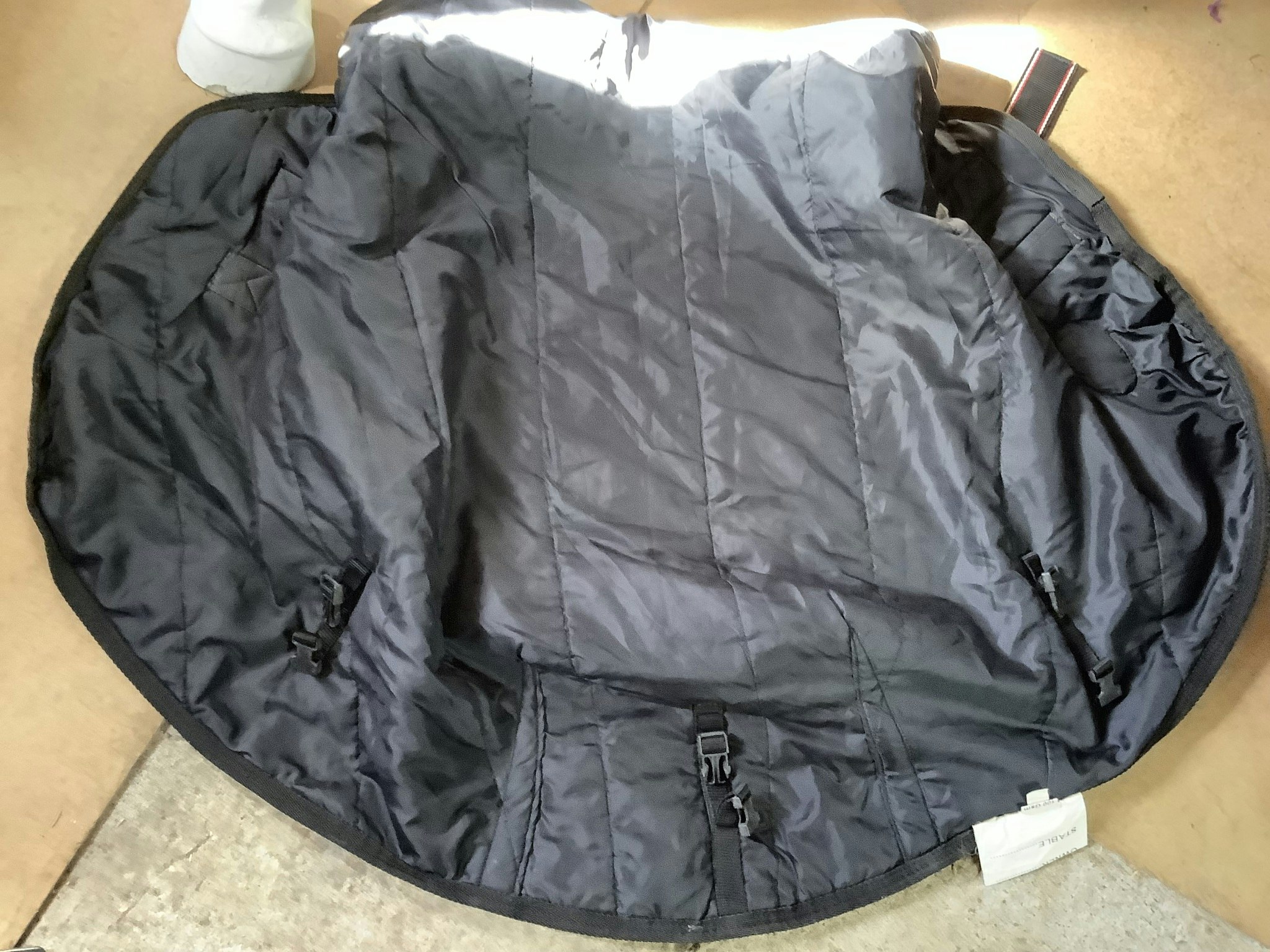 Protector halstäcke svart, L, 150 gr
