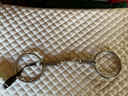 Tredelat bett med tungfrihet, 13 cm