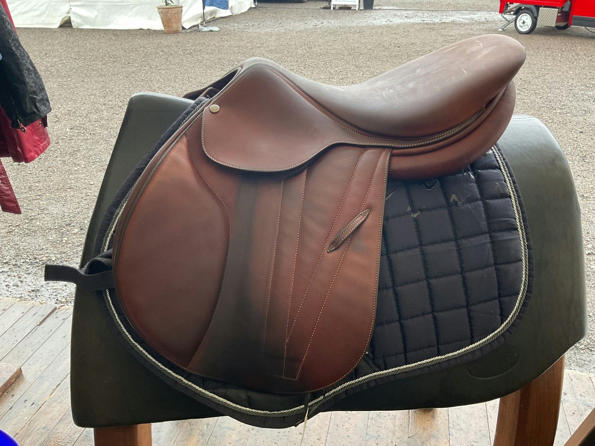 Butet hoppsadel brun,17”, 2019, kåpa 2,25
