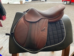 Butet hoppsadel brun,17”, 2019, kåpa 2,25