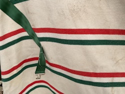 Hansbo sports,130 cm,ngn fläck förekommer,ena kryssgjorden släppt lite
