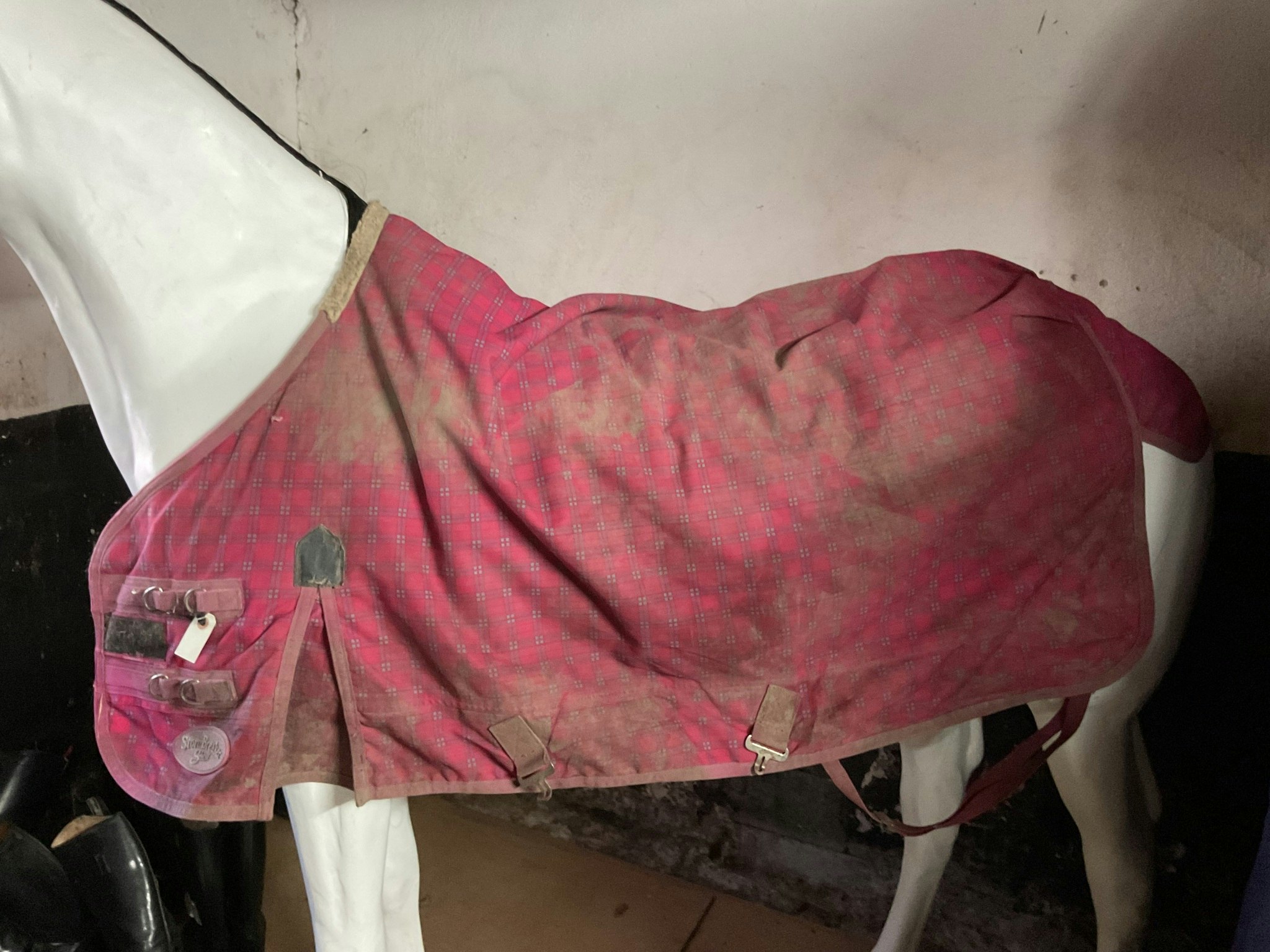 Täcke rosa,115 cm,otvättat,ett söndrigt knäppe fram