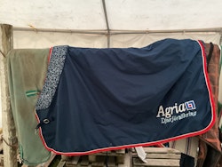 Agria täcke, ca 300 gr, 125 cm, blått