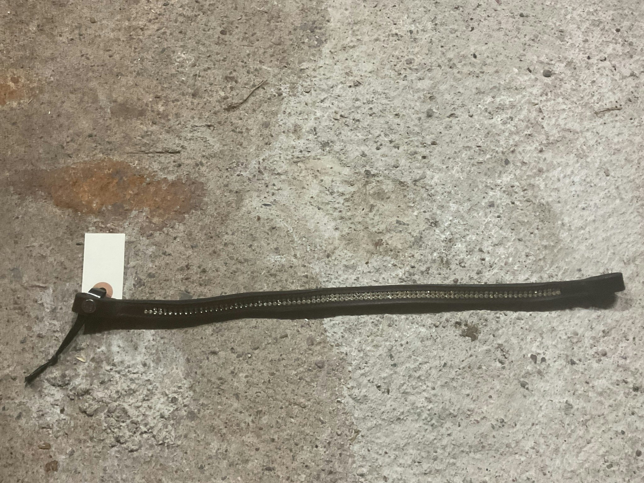 CH pannband brunt med stenar 42 cm