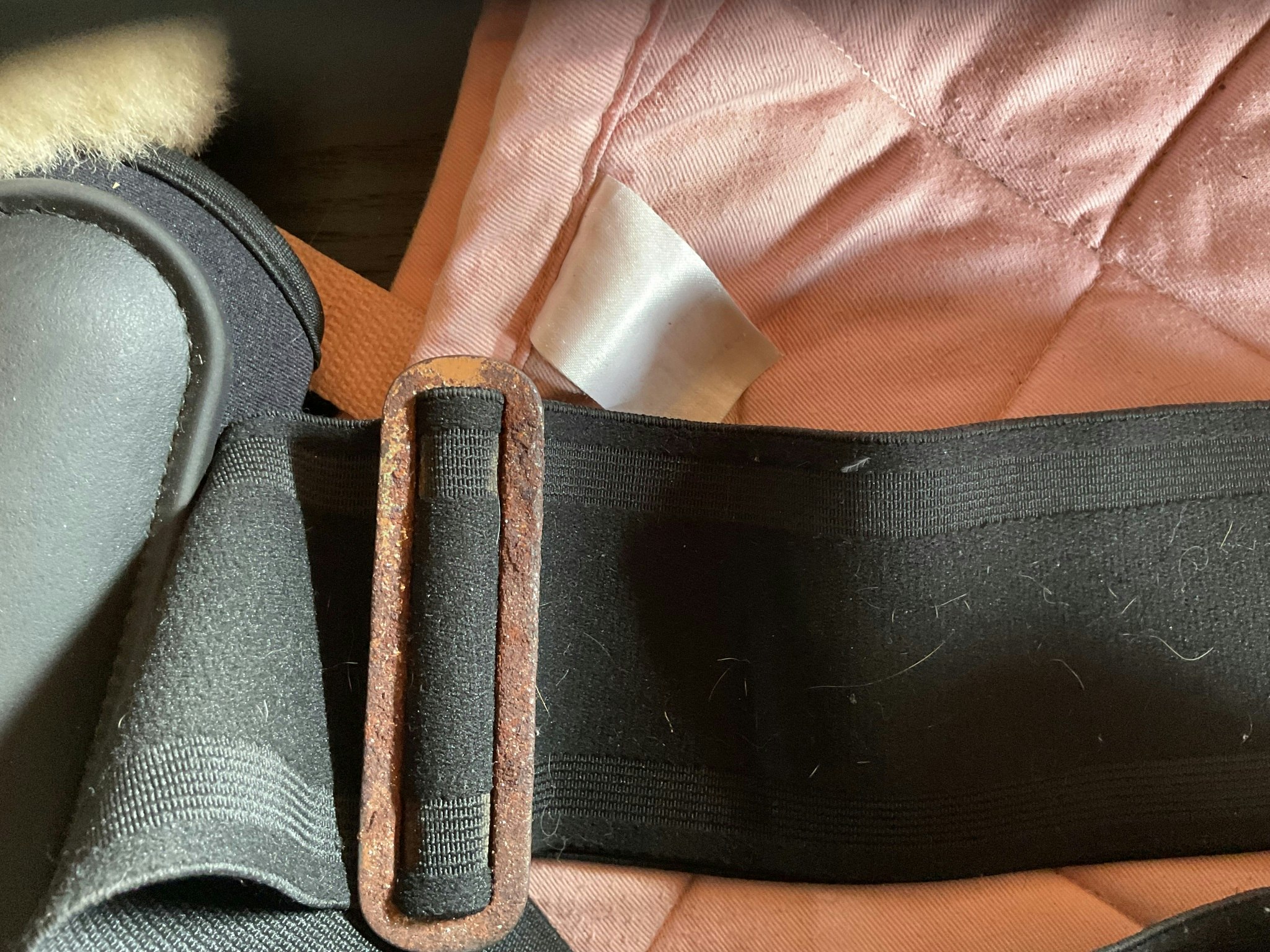 Täckesgjord svart, rostig