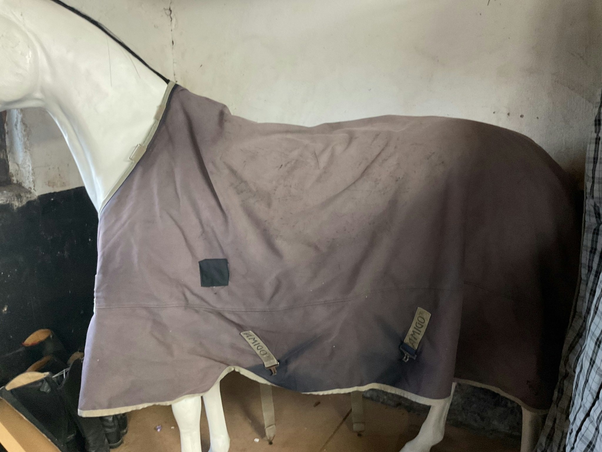 Amigo täcke, ca 200 gr, ngr revor insidan, ngt hål utsdan, 155 cm