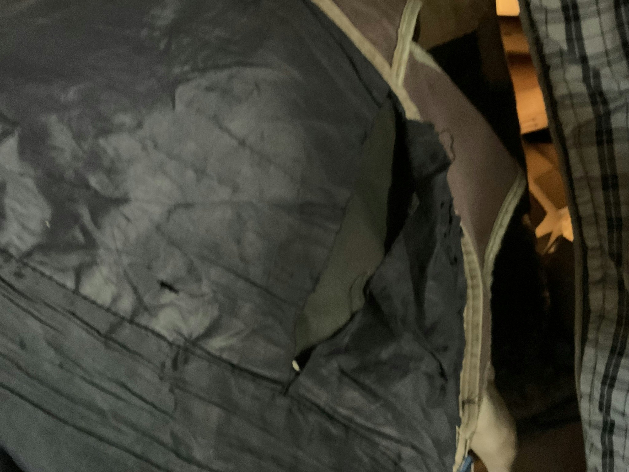 Amigo täcke, ca 200 gr, ngr revor insidan, ngt hål utsdan, 155 cm