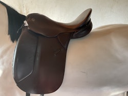Kieffer wien excellent, dressyrsadel, brun,17”,M bom(33),omstoppad från luftkuddar till klassisk ullstoppning -09