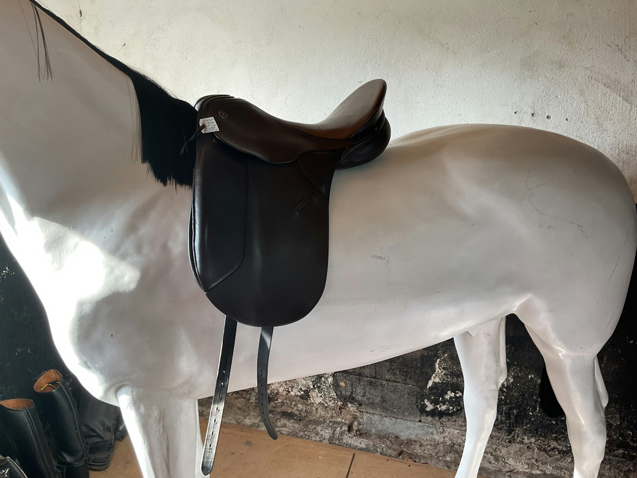 Kieffer wien excellent, dressyrsadel, brun,17”,M bom(33),omstoppad från luftkuddar till klassisk ullstoppning -09