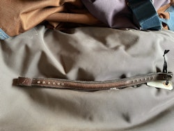 Pannband riders company, brunt med stenar, 37 cm
