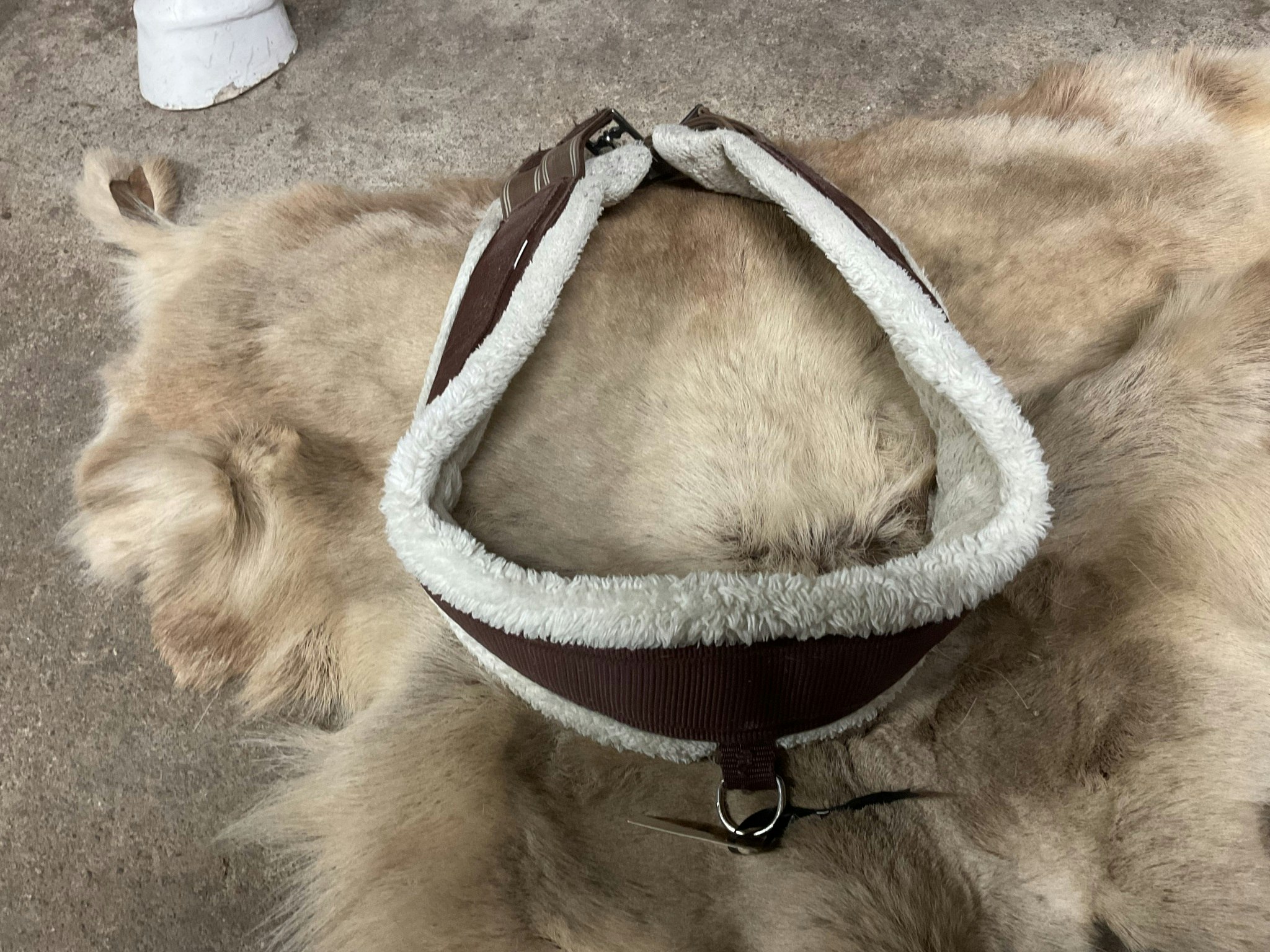 Sadelgjord med fluff, brun, 130 cm