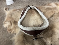 Sadelgjord med fluff, brun, 130 cm