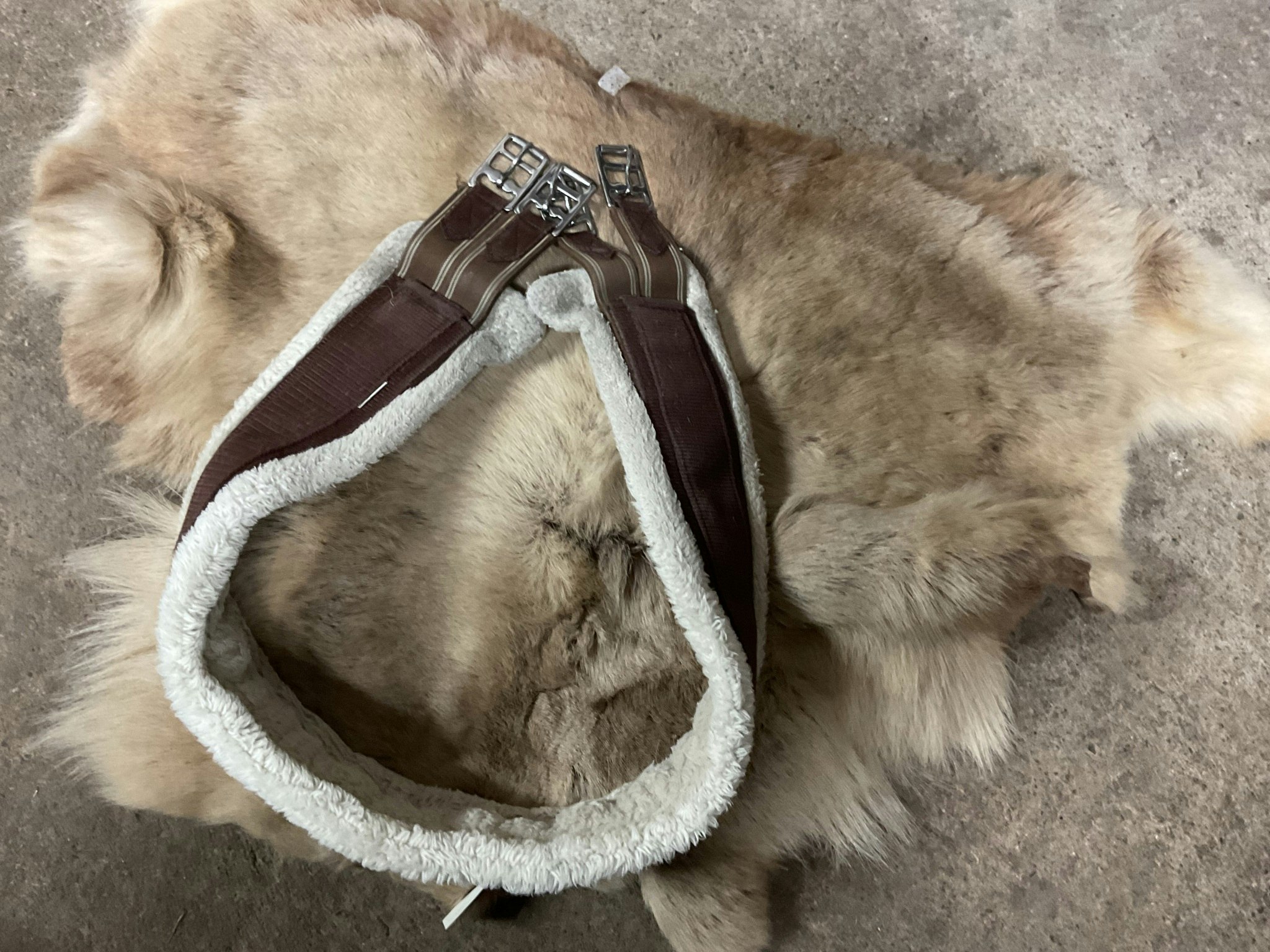 Sadelgjord med fluff, brun, 130 cm