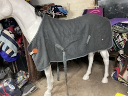 Alma get the gallop, ulltäcke, grått, nytt,125 cm