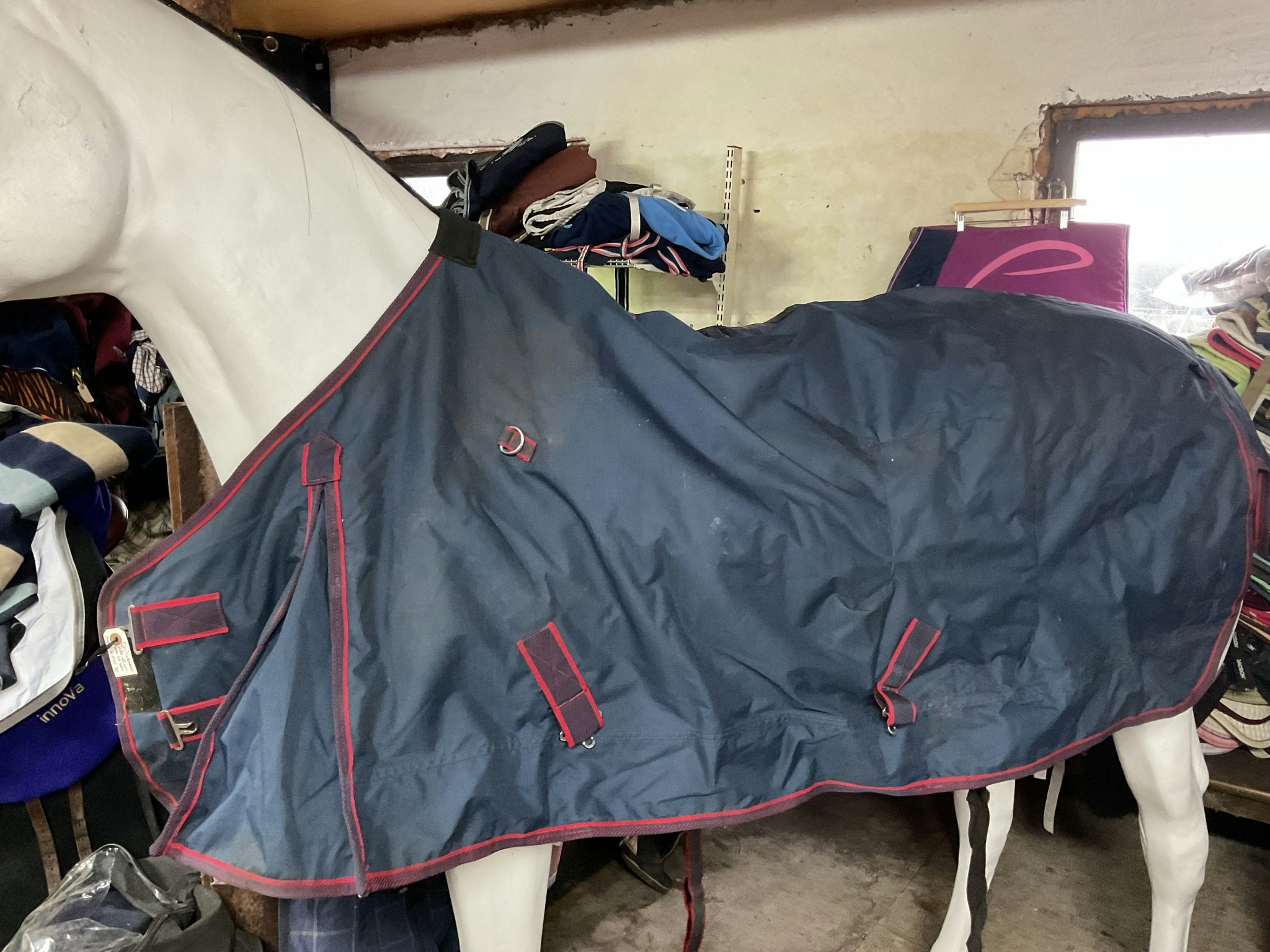 Vintertäcke, blått, 125 cm, fäste till hals finns, otvättat, ca 250 gr