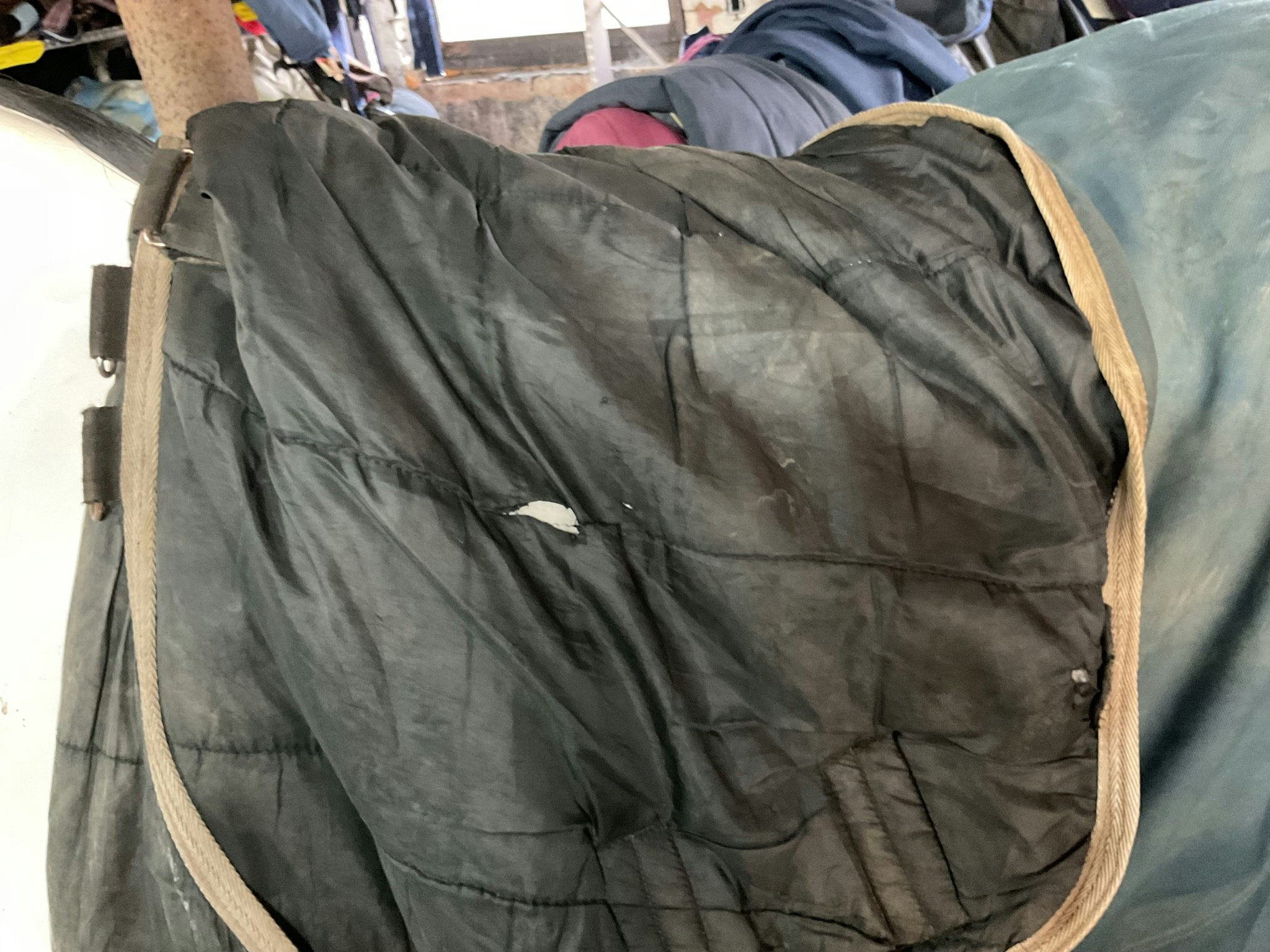 Vintertäcke med lös hals, 155 cm,ca 300 gr,otvättat,ngt hål insidan halsen