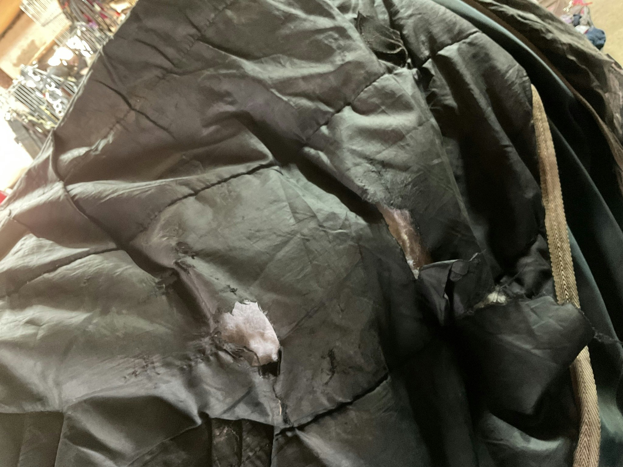 Vintertäcke med lös hals, 155 cm,ca 300 gr,otvättat,ngt hål insidan halsen