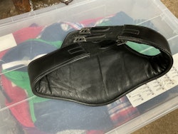 Sadelgjord med magplatta, svart, 120 cm, fint skick