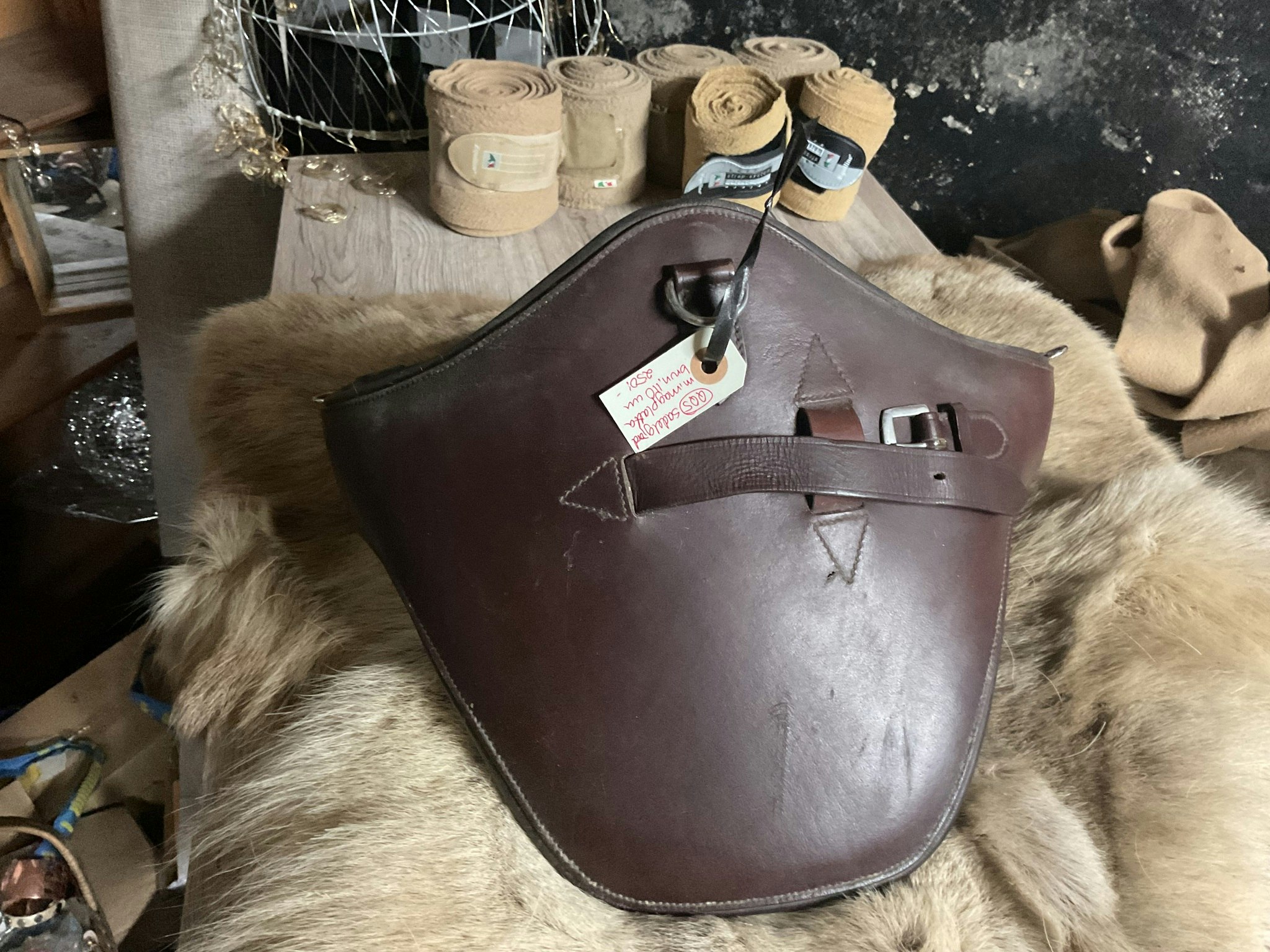 Sadelgjord med magplatta, brun, 110 cm