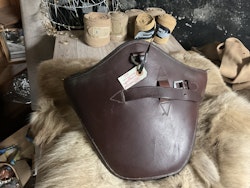 Sadelgjord med magplatta, brun, 110 cm