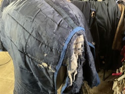 Stalltäcke, 145 cm, ca 300 gr, ngr hål