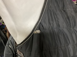 Stalltäcke, 145 cm, ngr hål, ca 300 gr