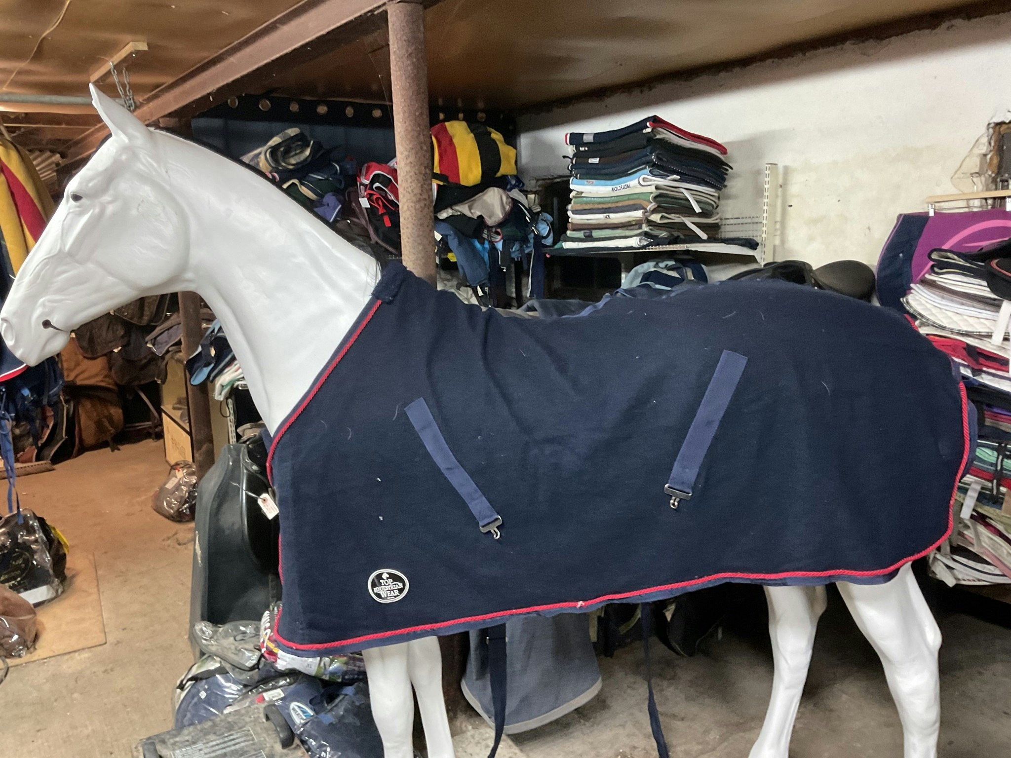 Top equestrian wear, ulltäcke, blått, 145 cm, ngt litet hål