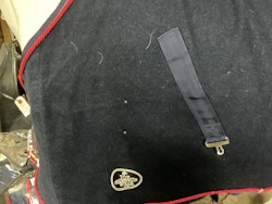 Top equestrian wear, ulltäcke, blått, 145 cm, ngt litet hål