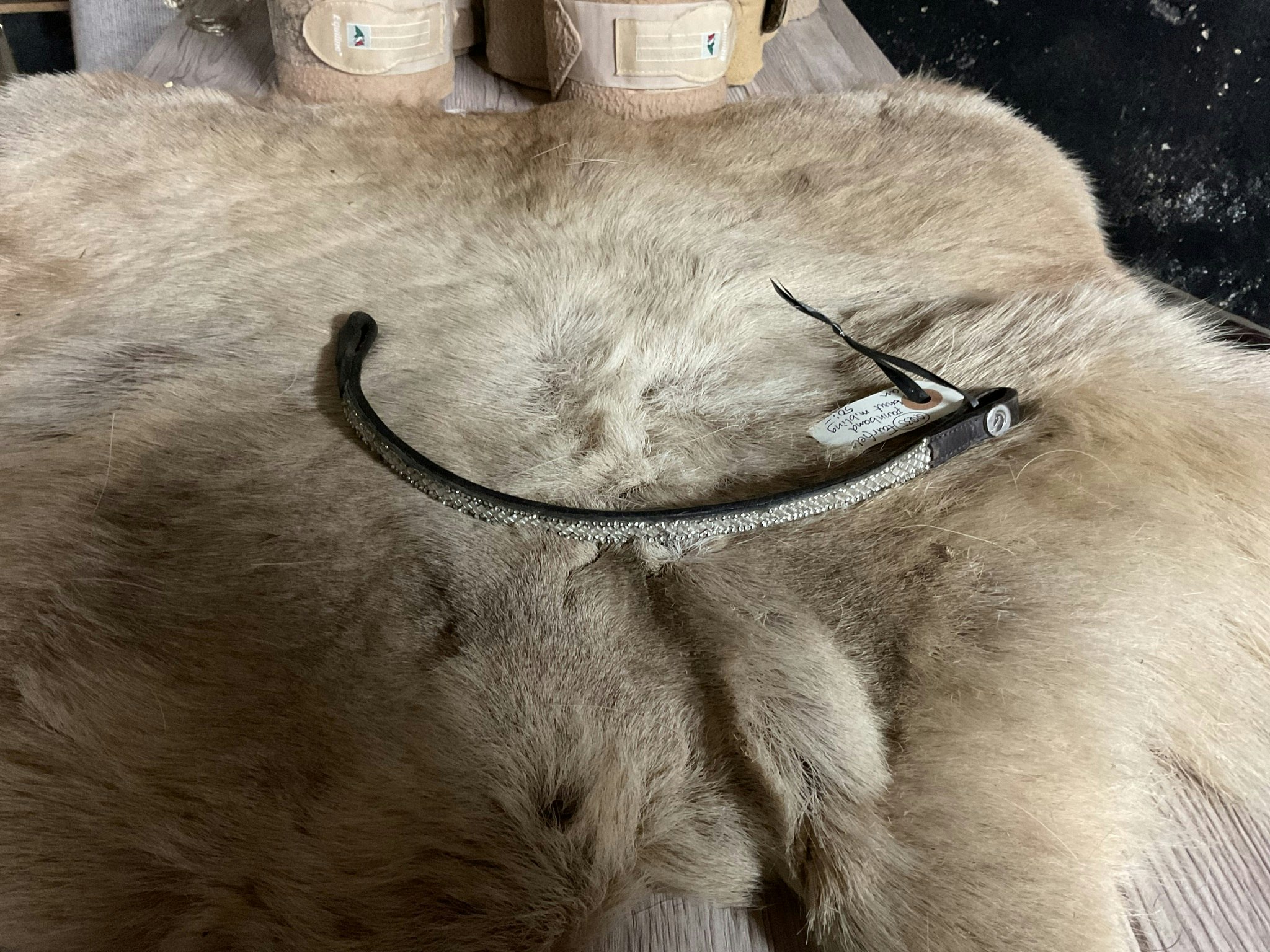 Fairfield pannband , brunt med bling, 38 cm