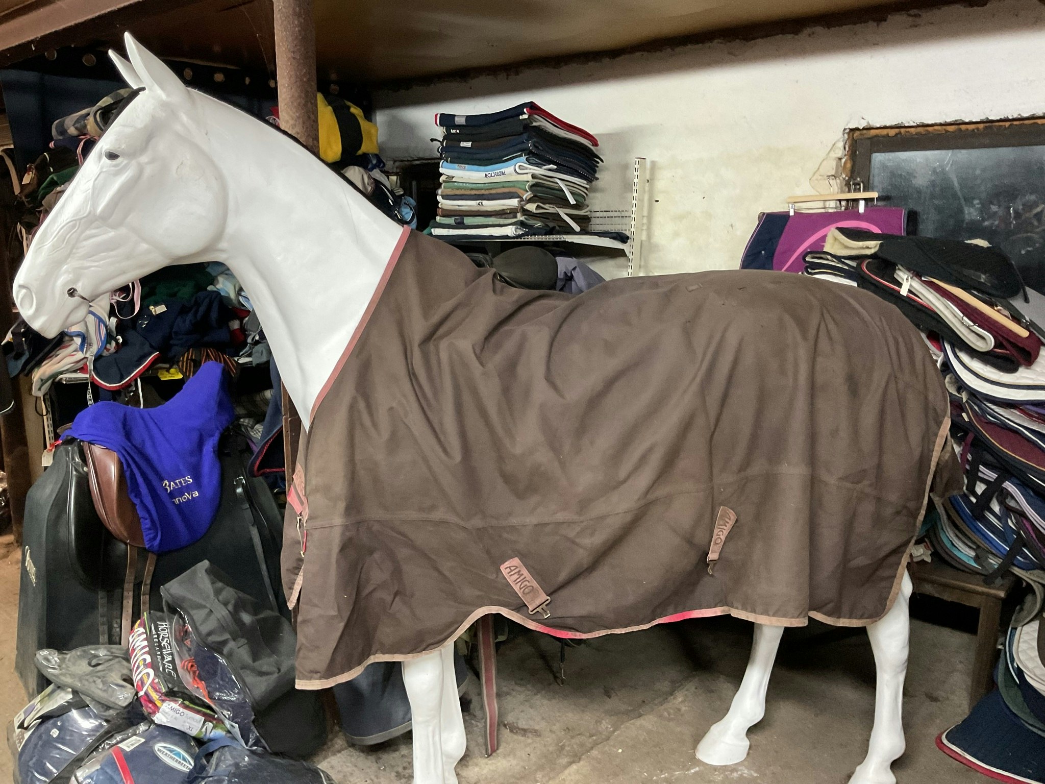 Amigo regntäcke, brunt, 0 gr, 155 cm, ngt hål, fattas en kryssgjord