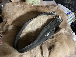 Equiguard sadelgjord,svart,110 cm, lite naggad på ett ställe