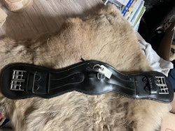 Tekna sadelgjord,svart,65 cm, naggad på ena kanten