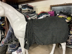 Fleecetäcke,110 cm, svart med stjärnor