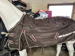 Stalltäcke,  runt, 115 cm, ca 100 gr