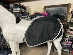 Horseguard ländtäcke, svart, ca 200 gr, m