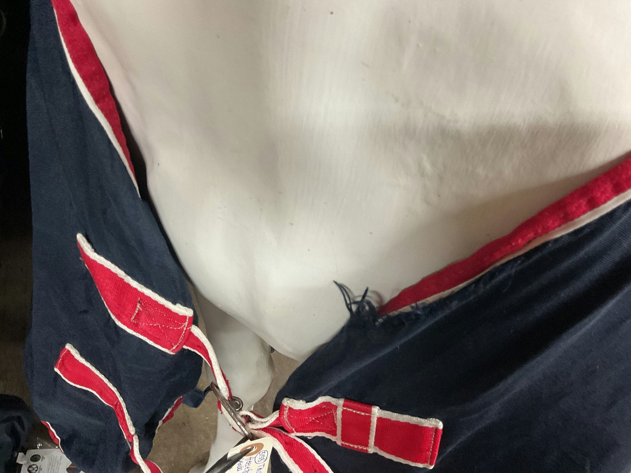 Täcke, fleecefodrad insida, ett hål, 145 cm