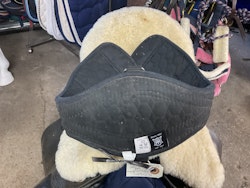 Mattes platinum fårskinn utan ludd,sadelgjord,svart, 70 cm