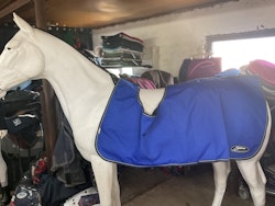Shires skrittäcke,blått, 145 cm, nyskick