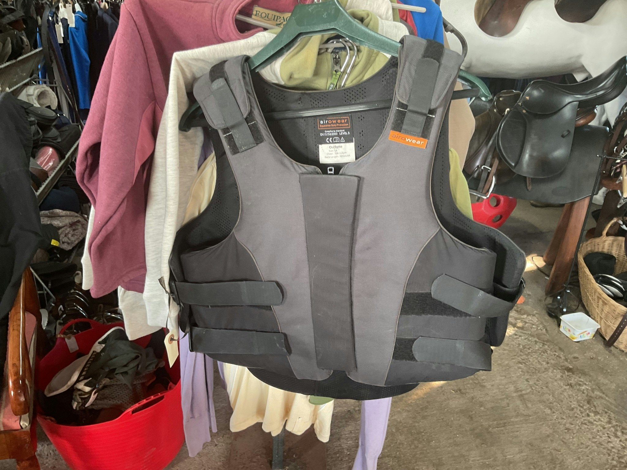 Airowear säkerhetsväst,svart,stl L6,bröst 108-116 cm, rygg regular