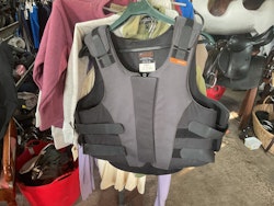 Airowear säkerhetsväst,svart,stl L6,bröst 108-116 cm, rygg regular