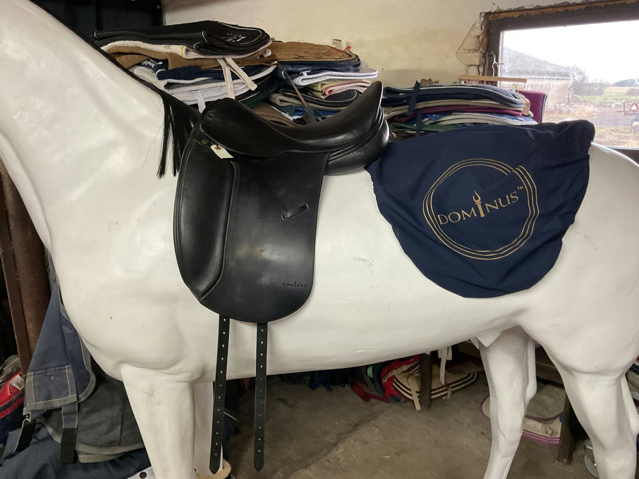 Dominus dressyrsadel,svart, M17N, fint skick