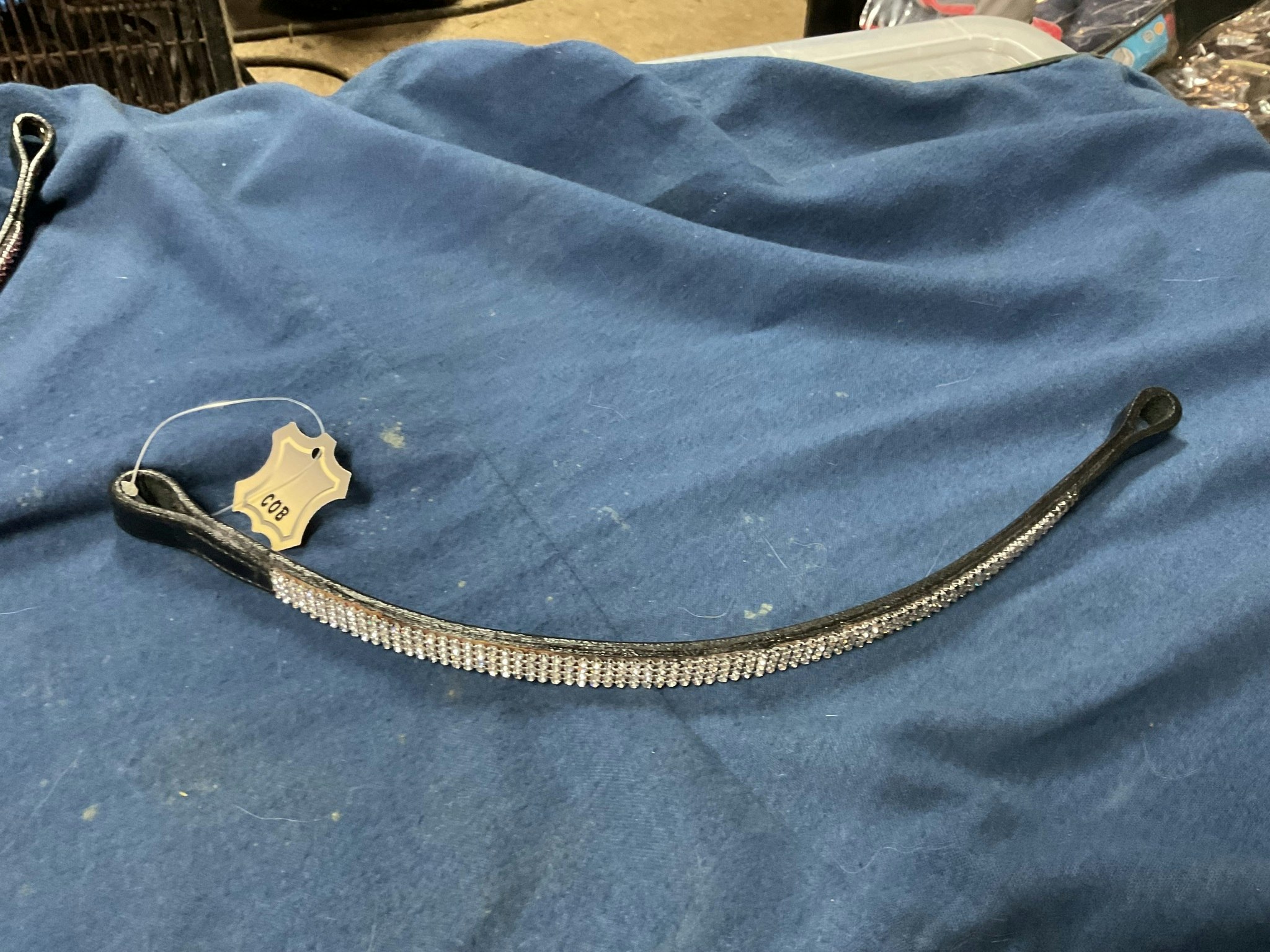 Pannband svart med silverbling, cob,nytt