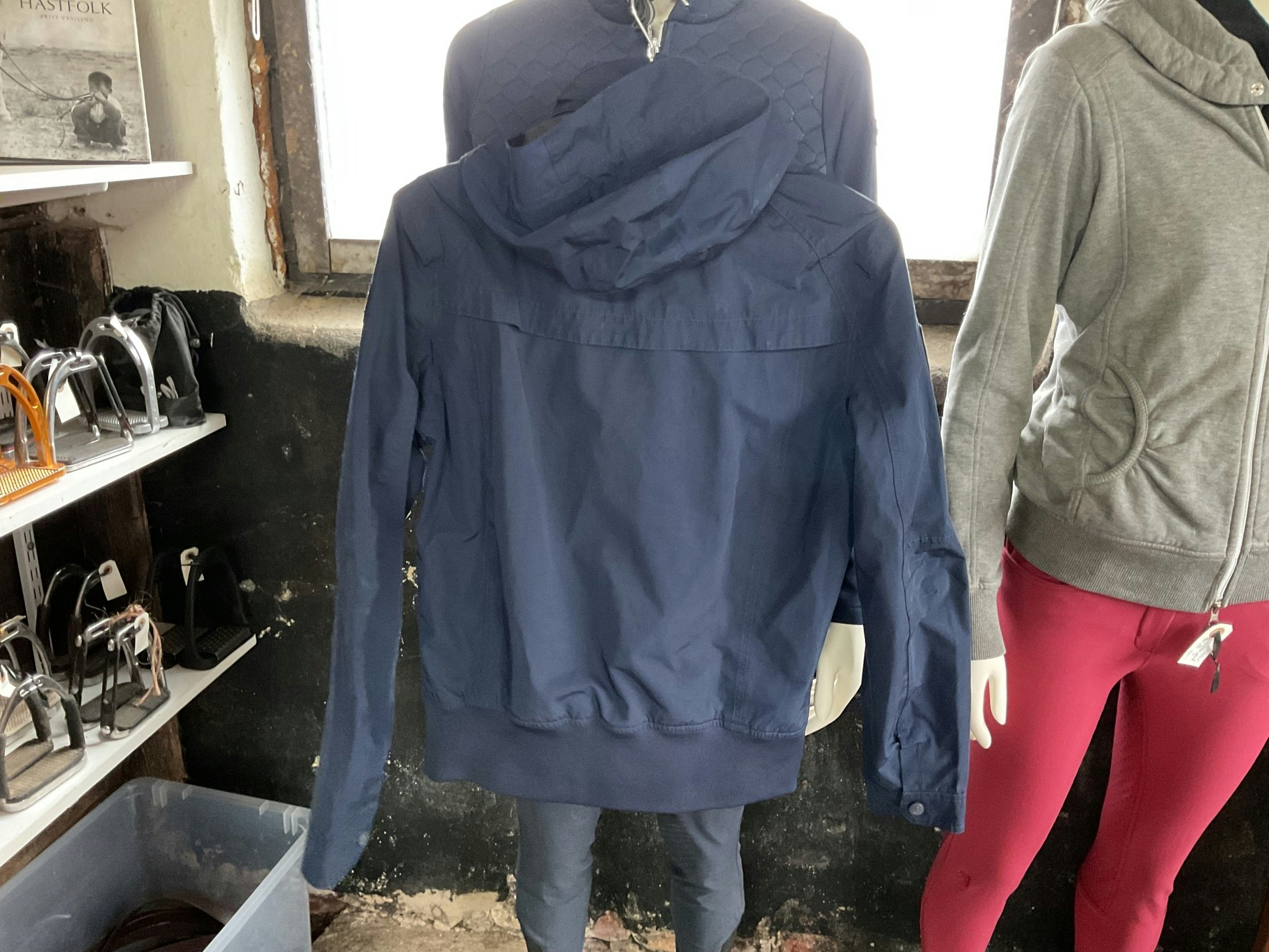 Cavallo,regn och vindtät jacka, stl 40, mörkblå, anv ett fåtl ggr