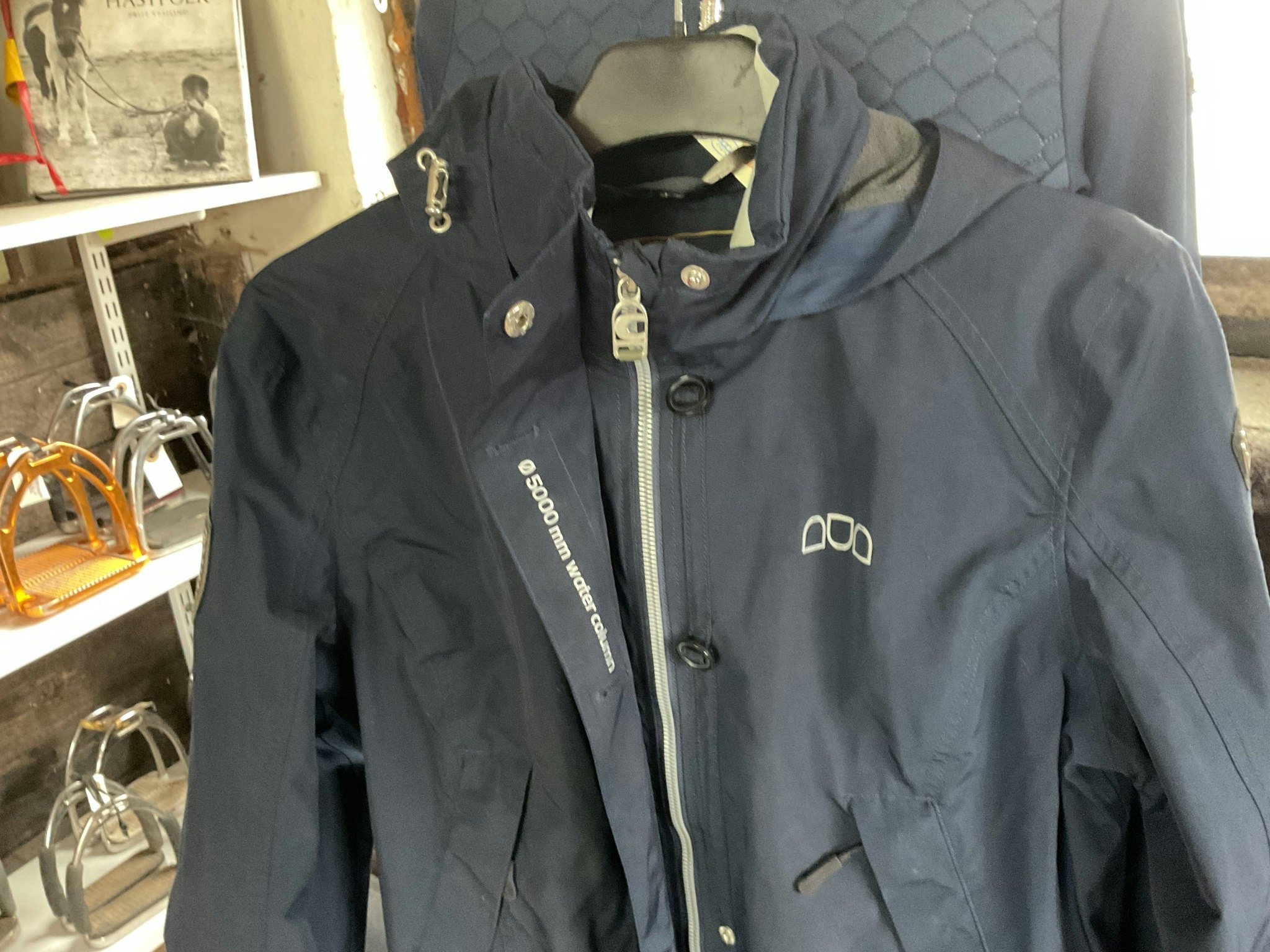 Cavallo,regn och vindtät jacka, stl 40, mörkblå, anv ett fåtl ggr