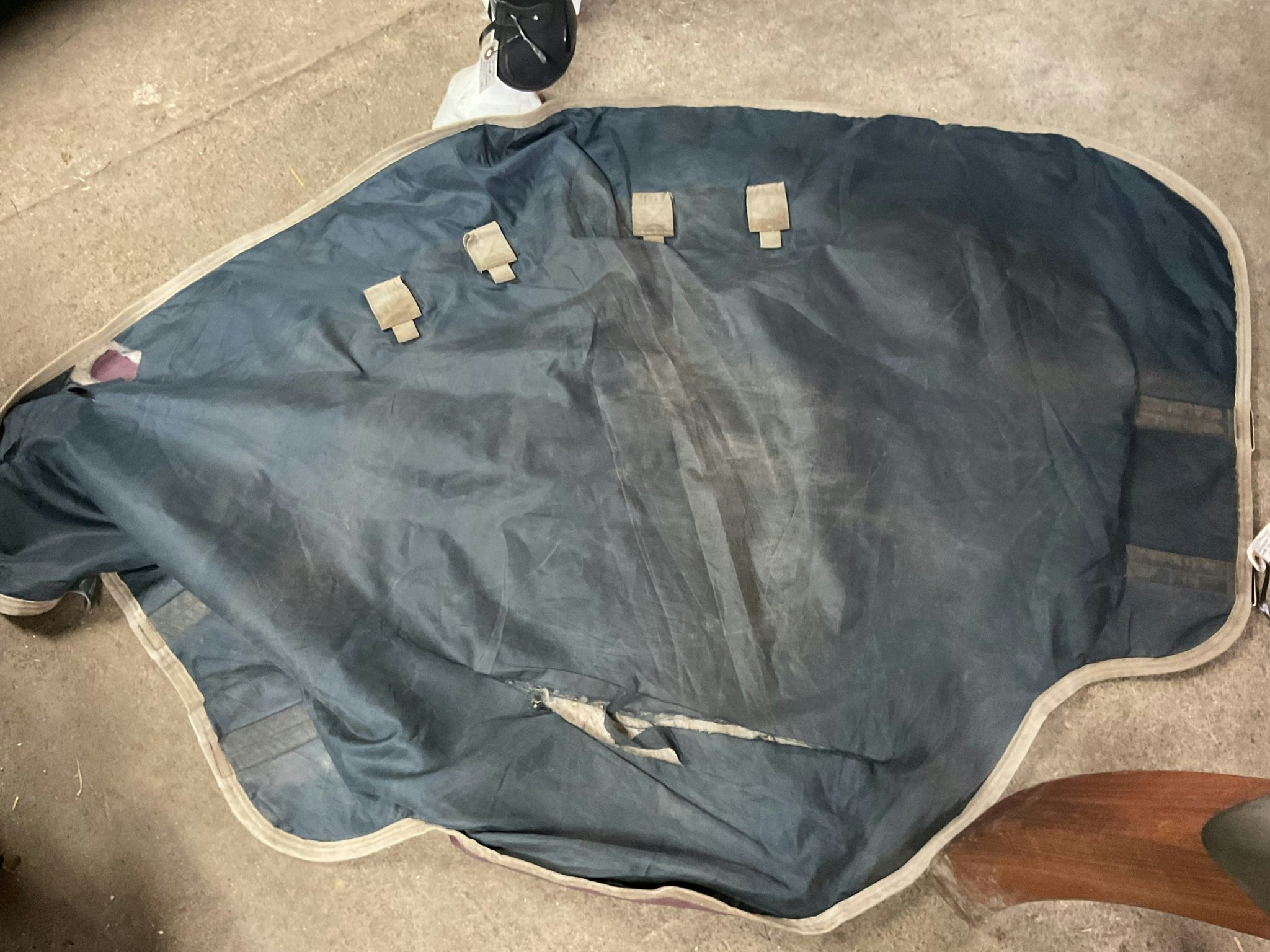 Amigo halstäcke,XL,vinrött, 150 gr,två revor insidan