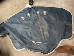 Amigo halstäcke,XL,vinrött, 150 gr,två revor insidan