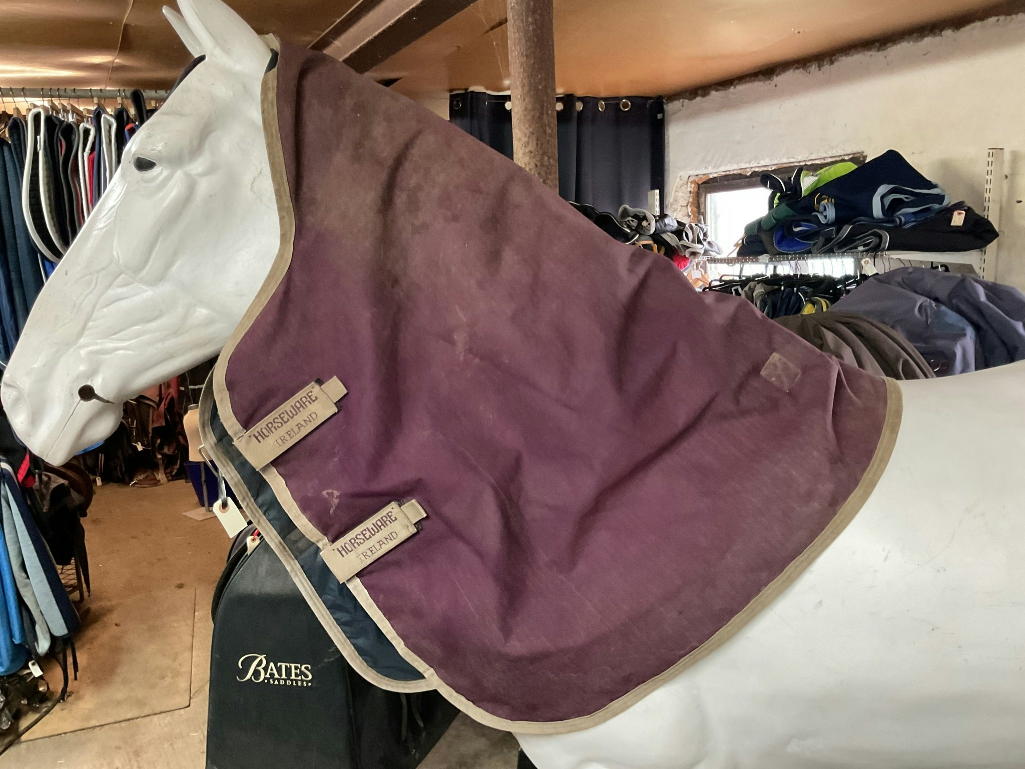 Amigo halstäcke,XL,vinrött, 150 gr,två revor insidan