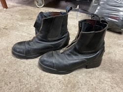Ariat ridskor,svarta,stålhätta, stl 36m