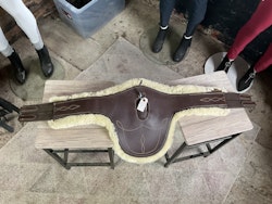 Kentucky sadelgjord med magplatta,avtagbart ludd,brun, 120 cm