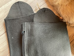 Jacson pioneer shortchaps,svarta,stl m,ett litet hål,nya